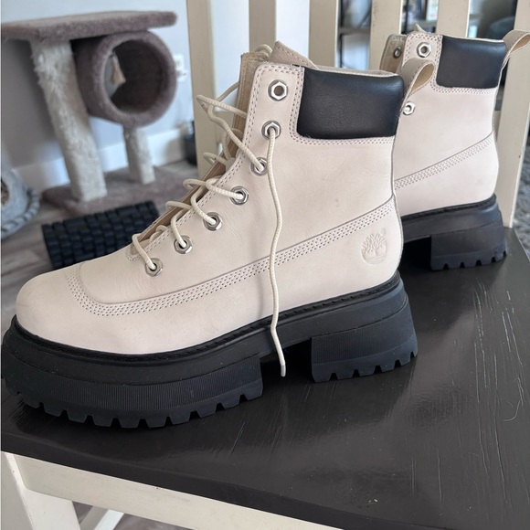 Timberland Women's Cream Lace-Up Combat Boots - Picture 4 of 4